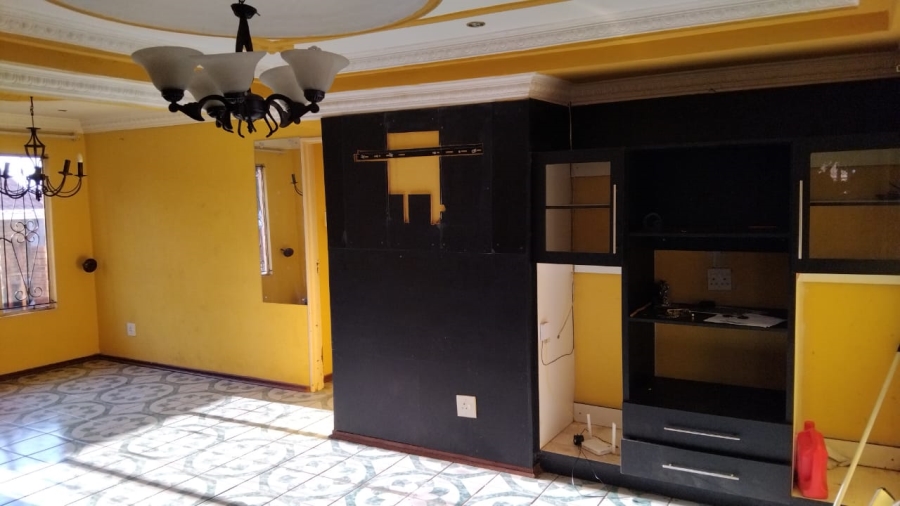 4 Bedroom Property for Sale in Geelhoutpark North West